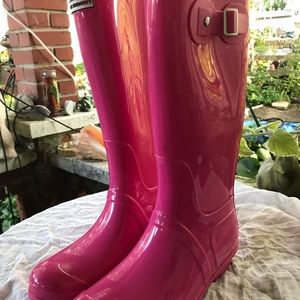 Exotic Identity hot pink rain boots. Size 9. NWT